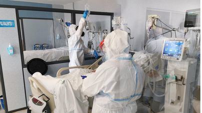 El recuento semanal de nuevos contagios en España desciende en casi 10.000 diagnósticos