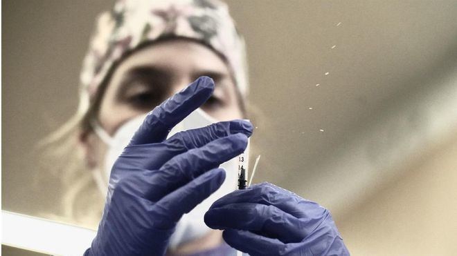 Sanidad estudia dónde vacunar a las personas que no residen en su comunidad autónoma