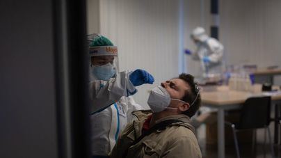 Continúa la curva descendente de los contagios en España, con 388 nuevas defunciones