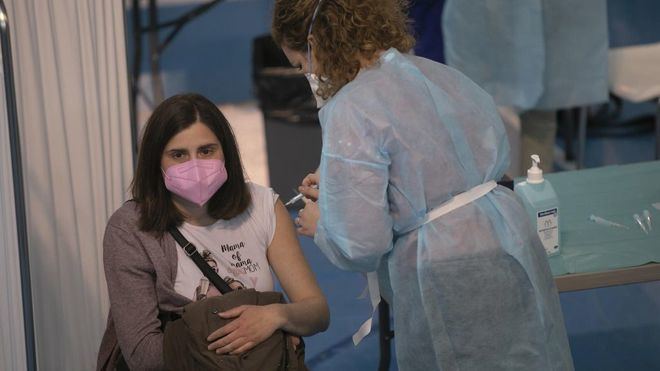 Nueva estrategia de vacunación: una sola dosis para menores de 55 que ya resultaron infectados