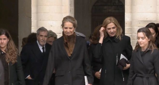 Las infantas Elena y Cristina se vacunaron cuando fueron a visitar a su padre a los Emiratos Árabes