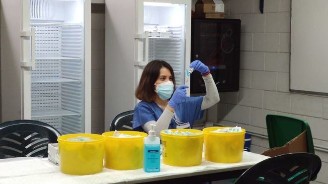Sólo el 0,05 por ciento de los vacunados con AstraZeneca ha tenido reacciones adversas