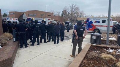 Un pistolero mata al menos a diez personas en un supermercado de Colorado