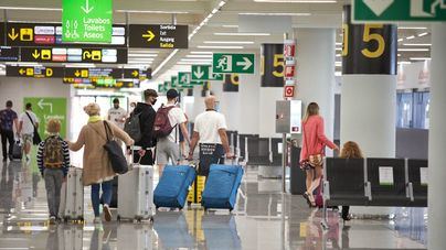 El Gobierno prorroga la cuarentena de diez días para viajeros de países en riesgo por Covid
