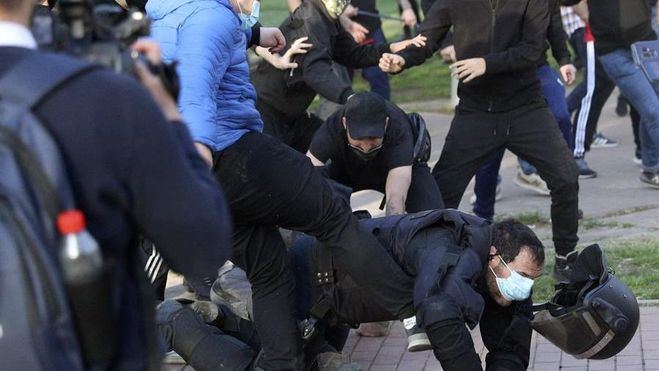 El mitin de Vox en Vallecas se salda con 31 heridos, entre ellos un diputado de la formación