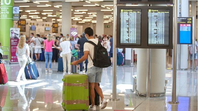 El 61 por ciento de los españoles, a favor del pasaporte de vacunación