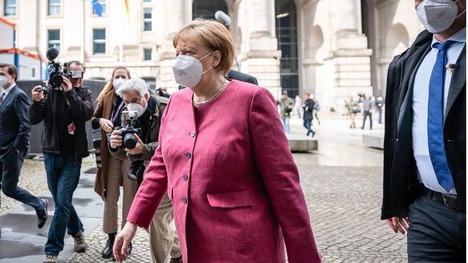 Merkel baraja un confinamiento nacional de corta duración