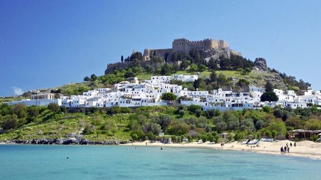 Grecia realiza una prueba piloto con 189 turistas holandeses: no pueden salir del hotel
