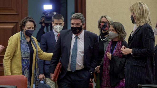 Plus de 12.000 euros para los que se jubilen más tarde y menos dinero para quienes se retiren antes