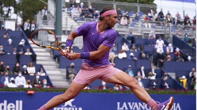 Nadal necesita tres sets para vencer al japonés Nishikori en el Godó