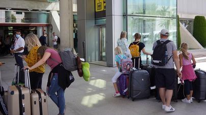 Las aerolíneas operarán este verano la mitad de vuelos que la temporada previa a la Covid