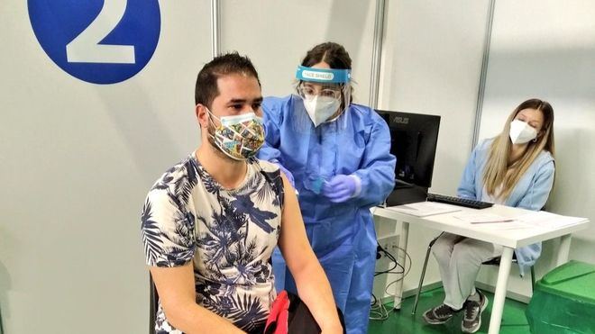 Nuevo récord de vacunación: casi medio millón de vacunas en un solo día