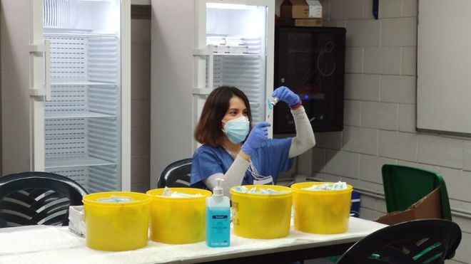 Sanidad decide hoy si los vacunados con AstraZeneca reciben una segunda dosis o esperarán varias semanas más