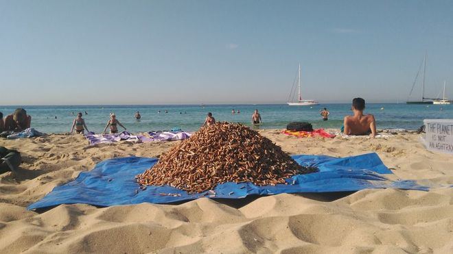 Alertan de que cinco billones de colillas llegan cada año al mar
