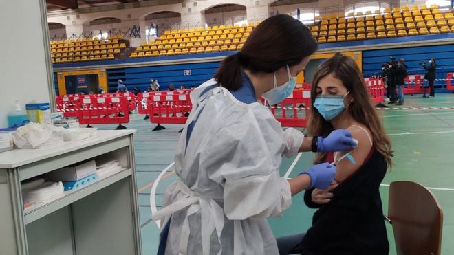 Constatan la importancia de la segunda dosis de la vacuna para protegerse contra las variantes de Covid