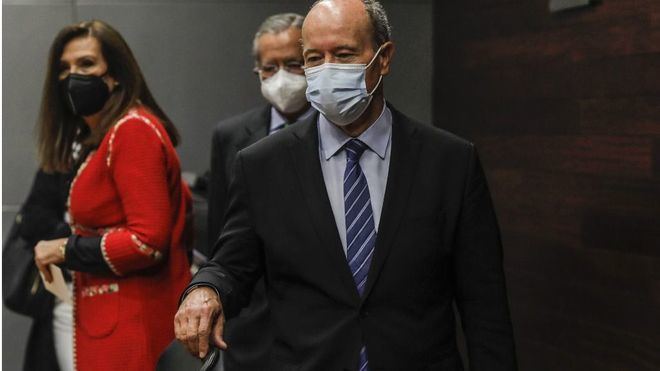 El ministro de Justicia reconoce que las autonomías no podrán mantener el toque de queda