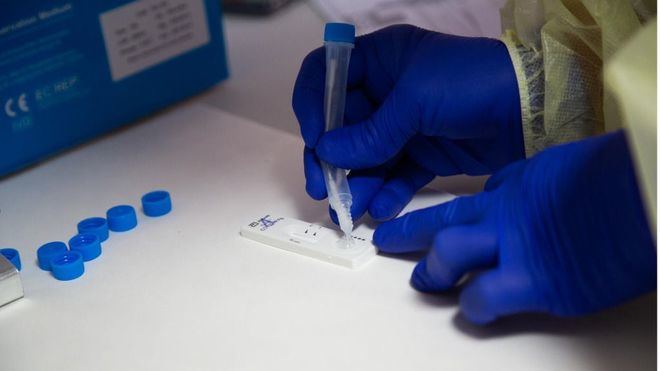 El descenso de contagios sigue su curso en España, con casi 8.000 nuevos casos