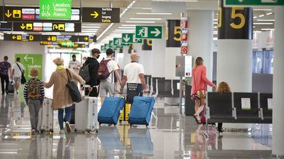 Las aerolíneas critican el plan de España de subir las tasas aeroportuarias