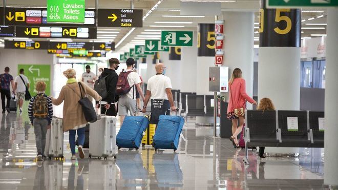 Las aerolíneas critican el plan de España de subir las tasas aeroportuarias