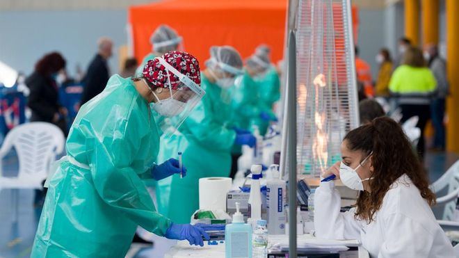 Los contagios marcan un suave cambio de tendencia en España: ligera subida hasta 6.418 nuevos casos