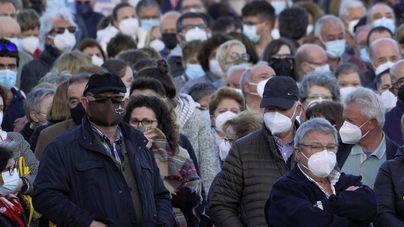 La pandemia retrocede en España, con 1.800 diagnósticos diarios menos que el viernes anterior