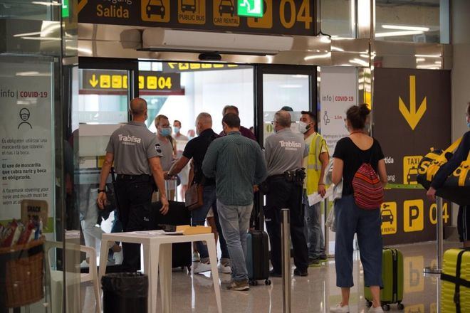 Los turistas españoles vacunados con una dosis no tendrán que presentar test en Baleares