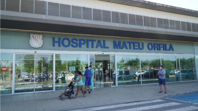 Suspendida de empleo y sueldo una doctora de Menorca por criticar las vacunas
