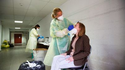 La tasa de incidencia de los contagios en España se sitúa ya por debajo de 130