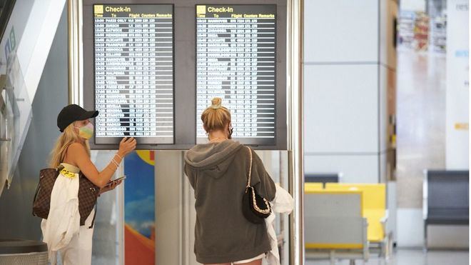 Denunciadas 8 compañías por pedir la condición de residente antes de finalizar la reserva