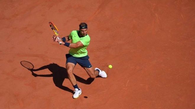 Nadal se estrena en París con una sólida y trabajada victoria ante el australiano Popyrin
