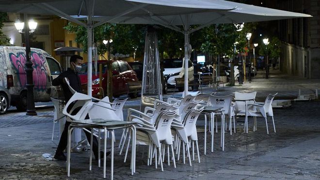 Hosteleros critican 'la inseguridad jurídica y económica' del Gobierno contra el sector
