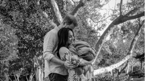 Enrique y Meghan, padres de una niña