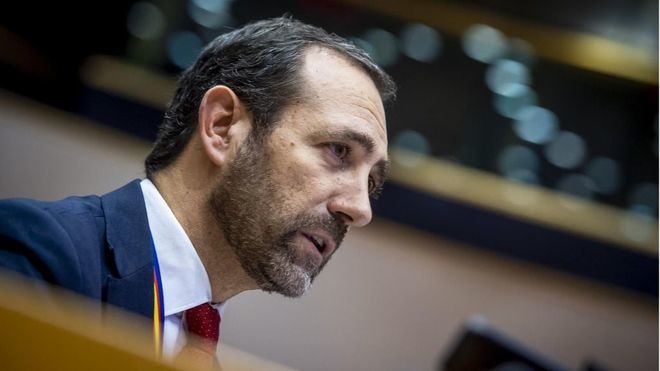 Bauzá denuncia en el Parlamento Europeo que Boris Johnson bloquea el turismo por motivos políticos