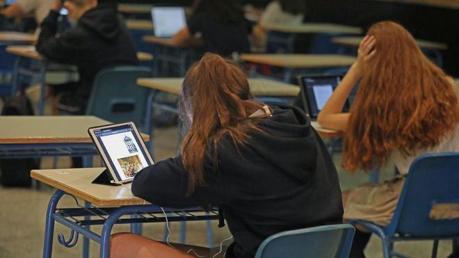 Vacunar a los jóvenes de entre 12 y 19 años: ¿Antes del curso o cuando les toque?