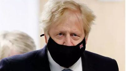 Boris Johnson juzga como "muy, muy preocupante" el avance de la variante india