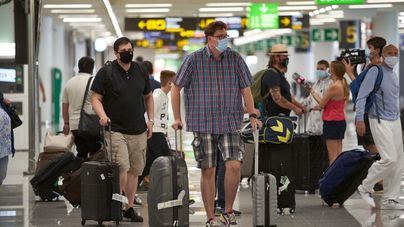 El Reino Unido podría retrasar otras cuatro semanas el fin de las restricciones para viajar