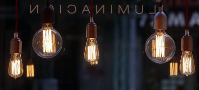 El Gobierno estudia suspender impuestos sobre la luz ante la actual subida de precios