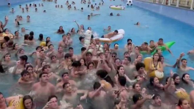Cerca de 500 positivos en la Comunidad de Madrid por el macrobrote de Mallorca
