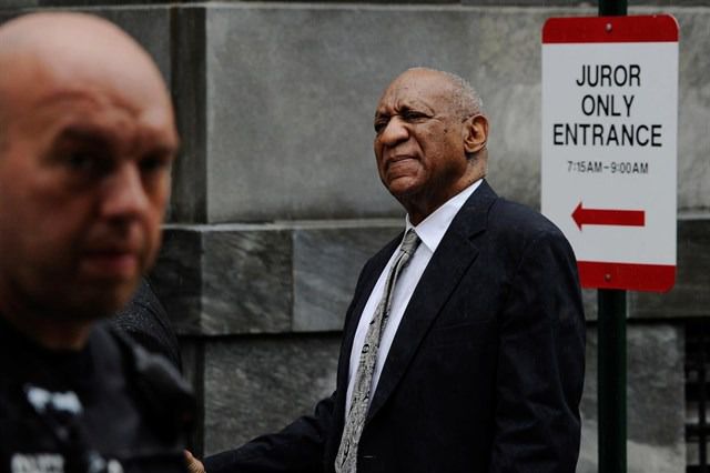 El cómico Bill Cosby, absuelto del delito de agresión sexual