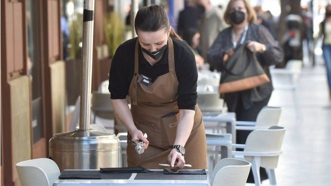 El Supremo anula la decisión de una empresa de cafeterías de prohibir las propinas
