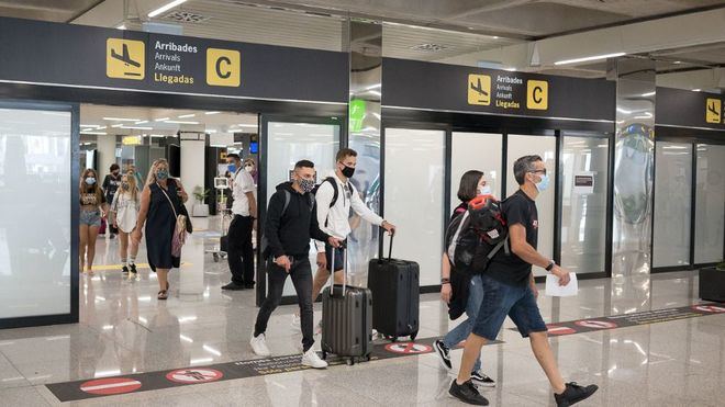 La Comisión Europea pide que el control del certificado Covid se realice antes de llegar al aeropuerto