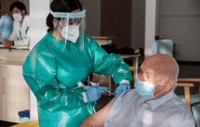 España revisará al alza la inmunidad colectiva por Covid tras alcanzar el 70 por ciento en agosto