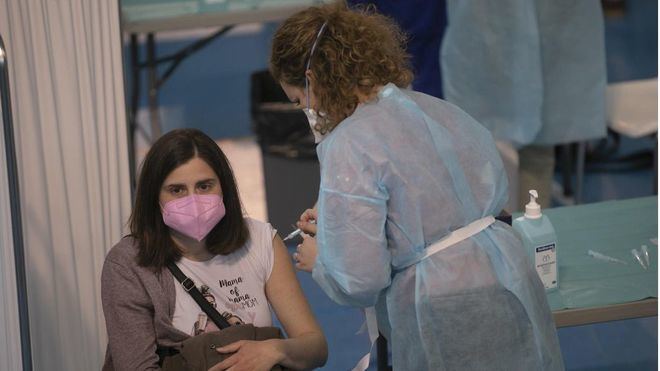 Covid en España: El 50 por ciento de población de 30 a 39 años tiene la pauta completa de vacunación
