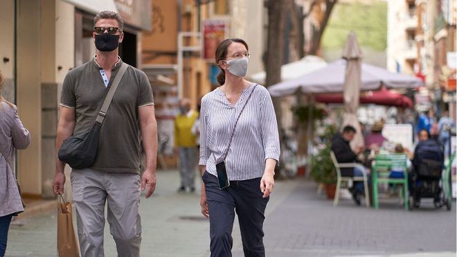Sanidad notifica 5.988 casos, 118 muertes y la incidencia desciende a 83 casos