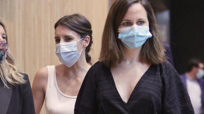 Las ministras Montero y Belarra, en la diana por la menor fugada hace un año