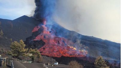 Aumentan los seísmos y las personas confinadas por la erupción del volcán en La Palma