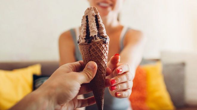 Consumo prohibirá la publicidad de dulces y bebidas calóricas para niños