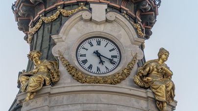 La hora se retrasa de las 2 a las 1 de la madrugada, la noche del sábado al domingo