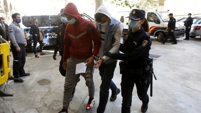 Imagen de archivo del primer grupo de pasajeros detenidos y puestos ante la Justicia en Palma