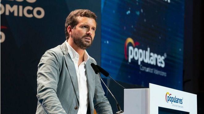 Casado, en el ojo del huracán tras asistir a una misa donde se rezó por Franco